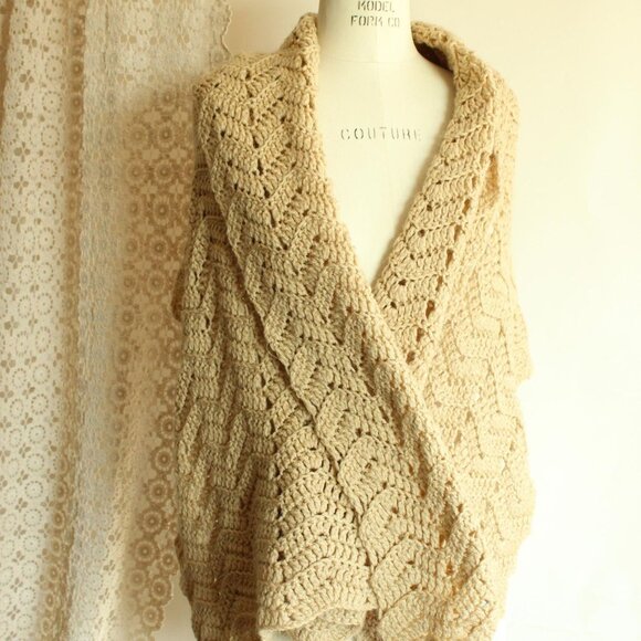 Vintage 1960s 1970s Knit Wrap Beige Scarf,  Rectangular Extra Large - Picture 8 of 10
